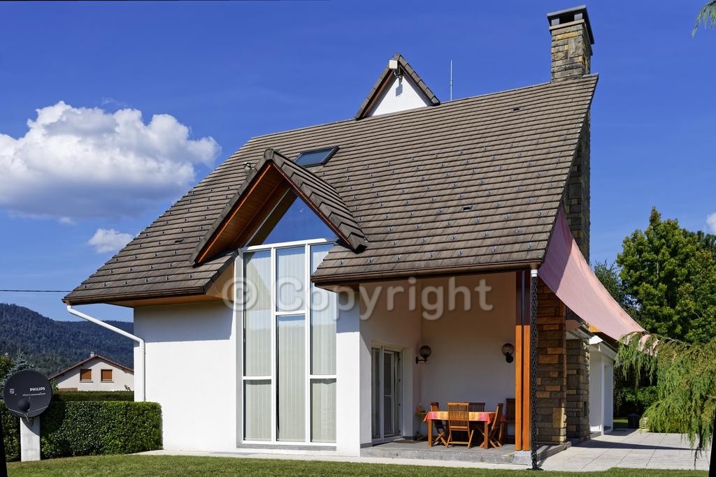 Maison d'architecte avec jardin et environnement boisé