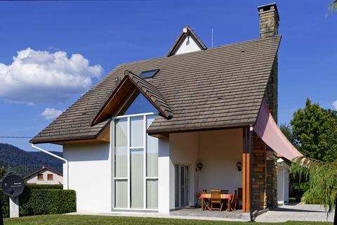 Maison d'architecte avec jardin et environnement boisé