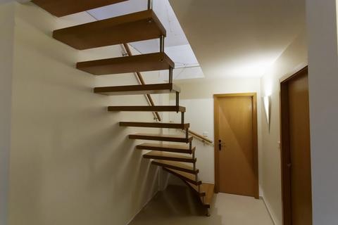Escalier intérieur avec marches en chène massif