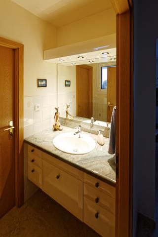 Cabinet de toilette avec lmeuble vasque en pierre